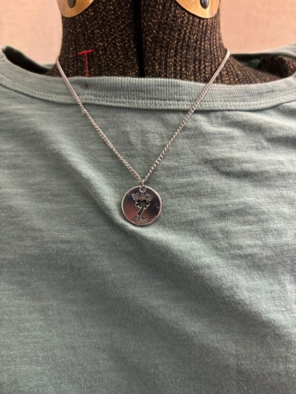 Paparazzi Palm Tree Paradise Silver Necklace W/Matching Earrings..